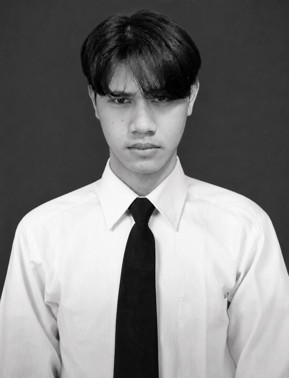 Xyron Saputra, professional mobile phone repair technician